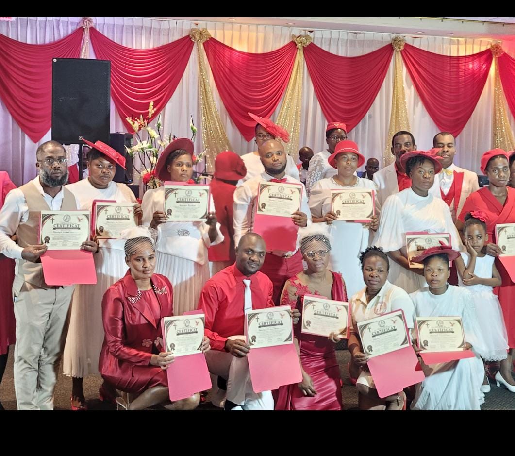 Groupe de membres EDVA avec leurs certificats
